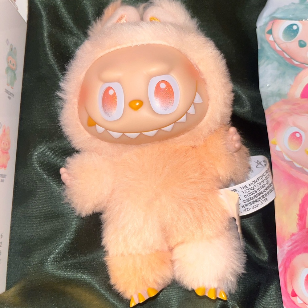 Big into Energy Labubu / Sonny Angel